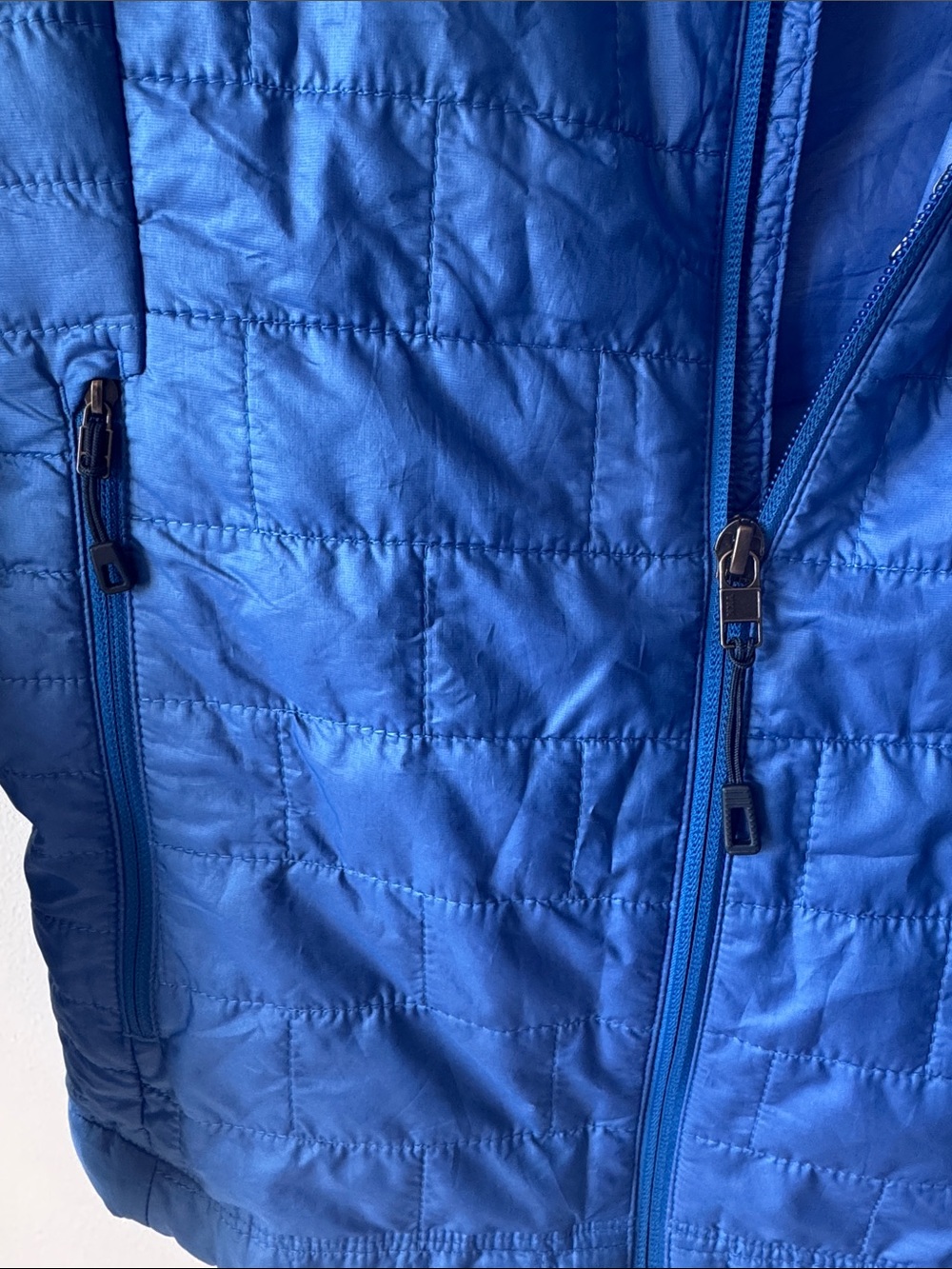 Patagonia Women’s Bright Blue Lightweight Quilted Puffer Jacket - Picture 5 of 6